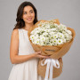 Букет из белых хризантем и гипсофилы «Туман» — вид 2